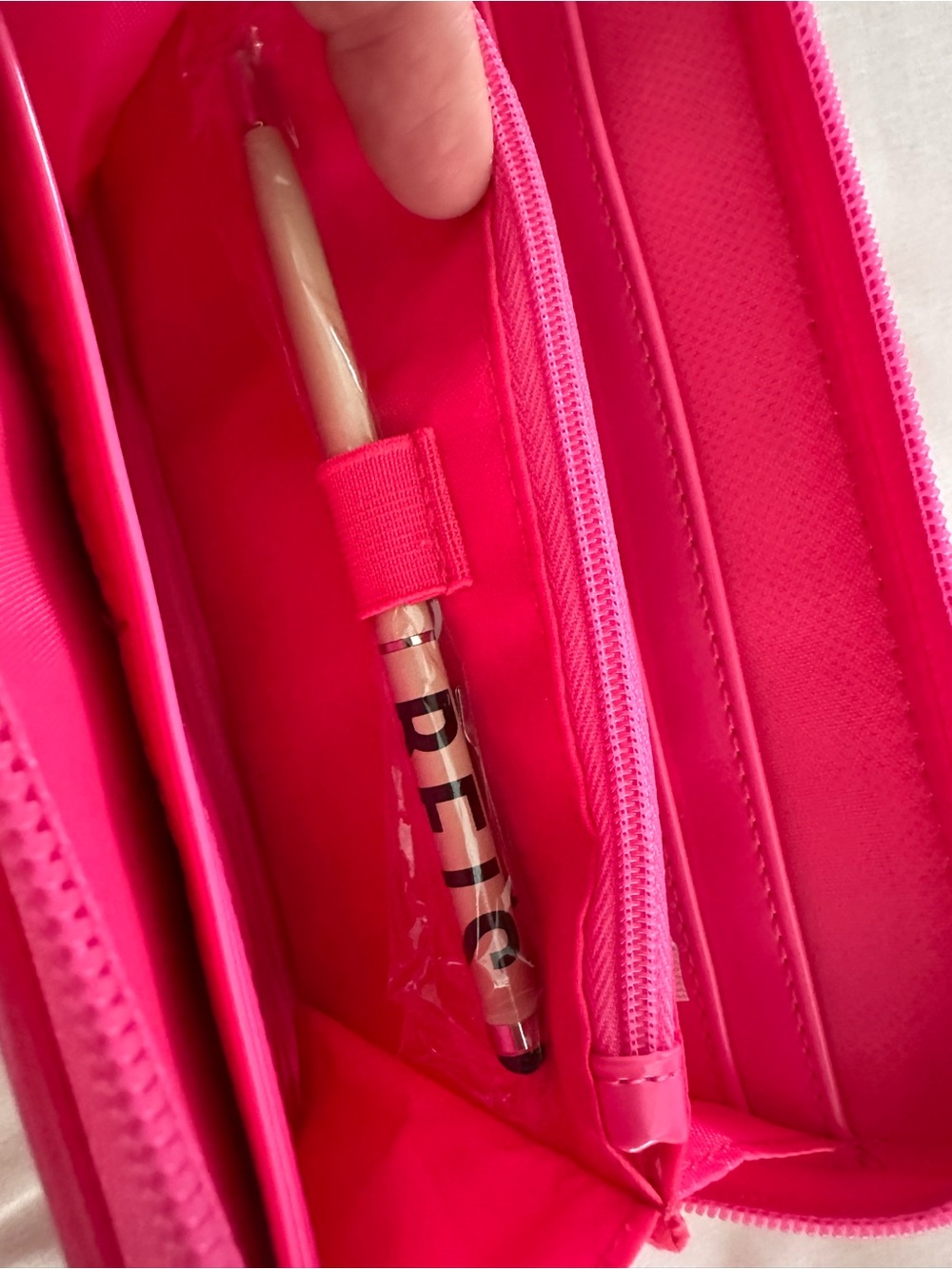 BEIS X BARBIE
The Travel Wallet in Barbie™ Pink NWOT - Picture 13 of 13